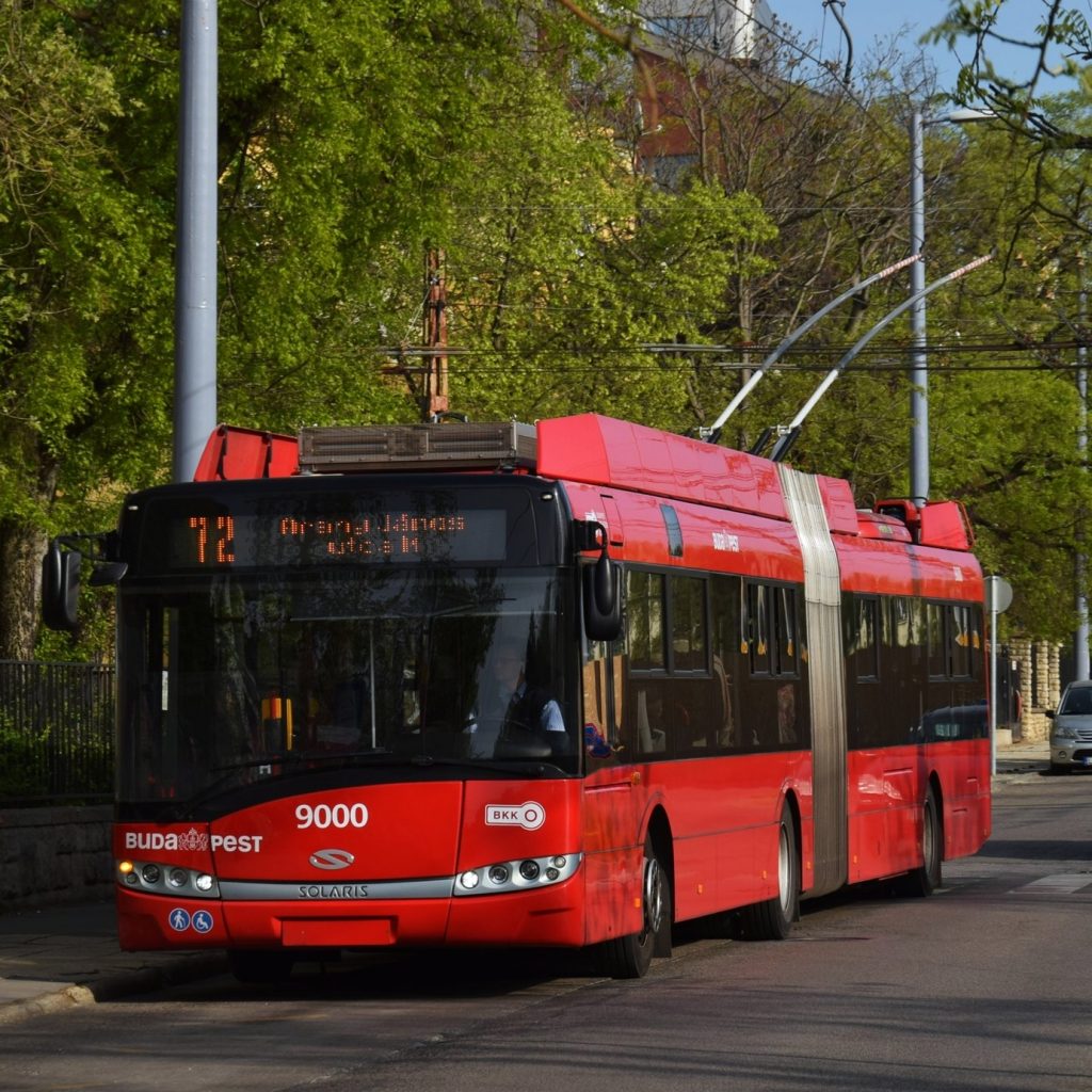 V Budapešti již jezdí 16 trolejbusů Solaris Trollino 18, které svou konfigurací odpovídají českým vozům Škoda 27 Tr. Nyní přibude dalších 31 kloubových vozů. (foto: Daniel Košťál)