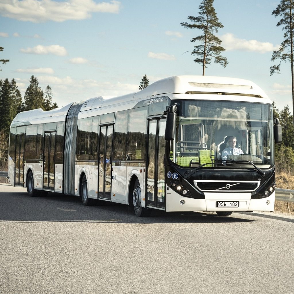 Volvo 7900 Articulated Hybrid na ilustrační fotografii výrobce. (foto: Volvo Buses)