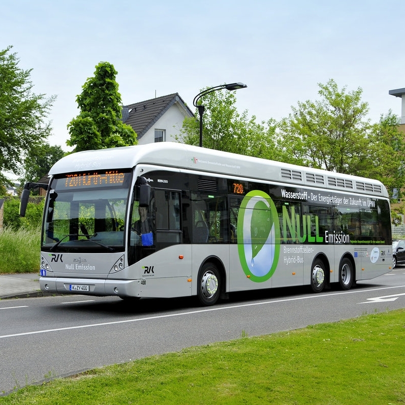 Ilustrační snímek třínápravového vodíkového autobusu Van Hool. 40 vozů pro Kolín nad Rýnem a Wuppertal bude vyhotoveno ve dvounápravovém provedení. (foto: Van Hool)