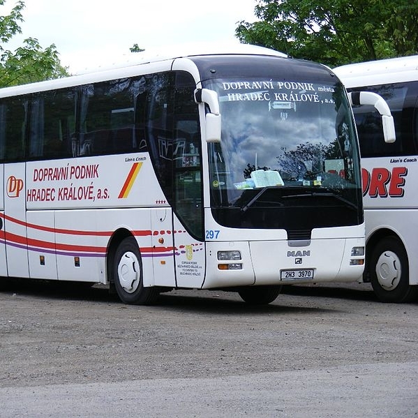 Autobus MAN Lion’s Coach DP města Hradce Králové. (zdroj: Wikipedia.org, foto: Felix O)