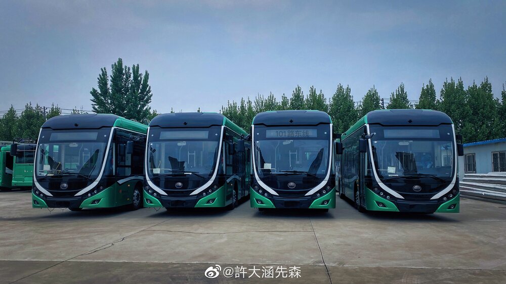 Nové trolejbusy v místní garáži na dubnovém snímku. (foto: 許大涵先森)