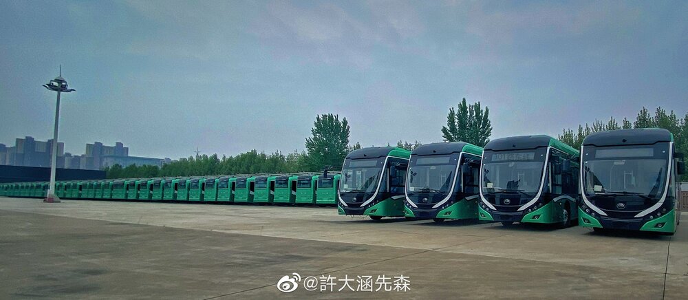 Nekonečná řada trolejbusů… (foto: 許大涵先森)