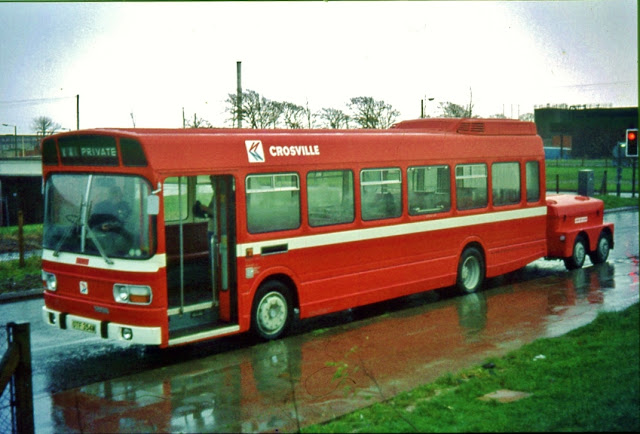 Autobus Leyland National s bateriovým přívěsem. Nejednalo se o jediné elektrické vozidlo, které bylo roku 1978 v Sheffieldu představeno, kromě toho byl představen například Silent Rider, což byl klasický elektrobus s tehdy propagovanými chloridovými bateriemi. (foto: Rob McCaffery) 