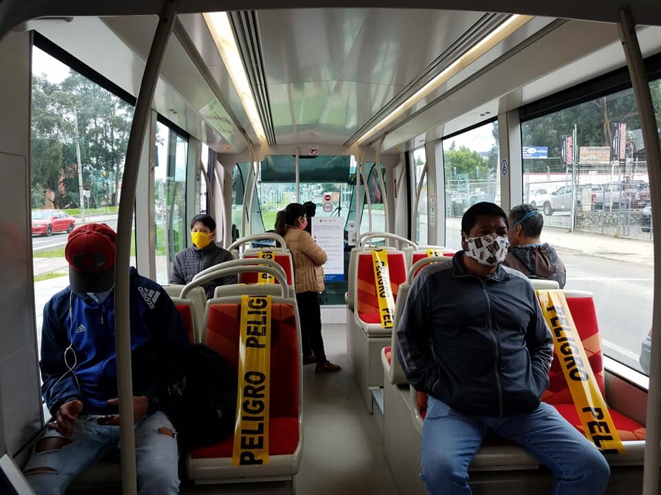 Mezi pasažéry je dodržován rozestup. (foto: Tranvía Cuenca)