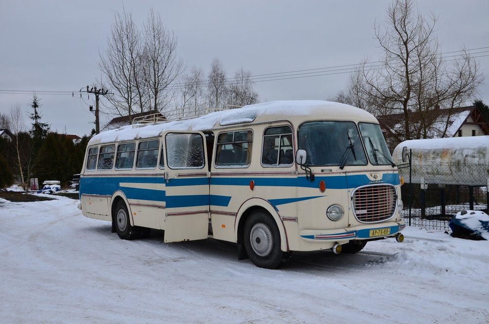 Takto vypadal autobus Škoda 706 RTO po převzetí Arrivou Morava v roce 2015. Ačkoli vůz na první pohled působí kompletně a zachovale, vyžadoval již kompletní opravu... (foto: Arriva Morava)