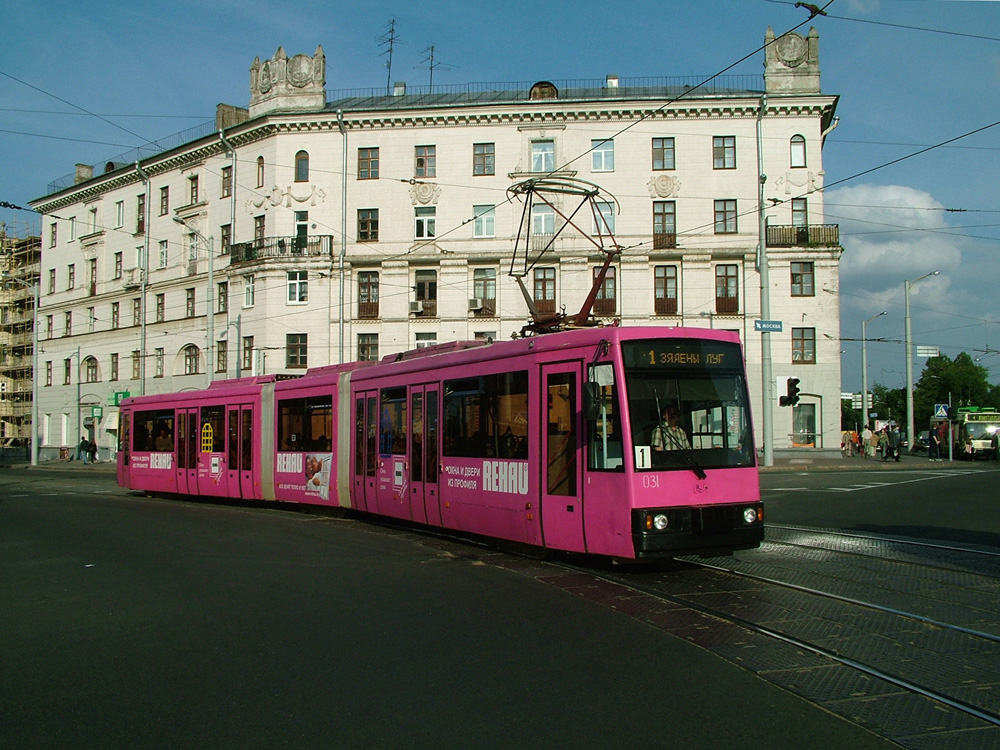Tramvaj AKSM-743 na snímku z roku 2004. (foto: Jurij Maller)