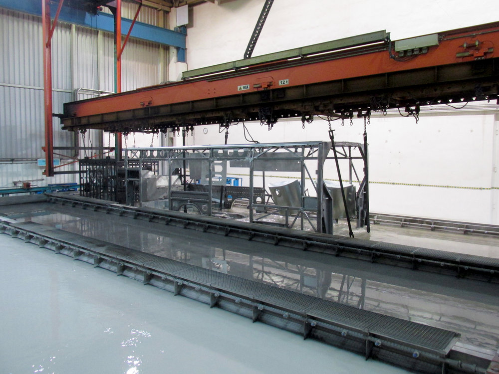 Výroba skeletů nízkopodlažního článkového vozu ve Starachowicích. (foto: MAN Truck & Bus)