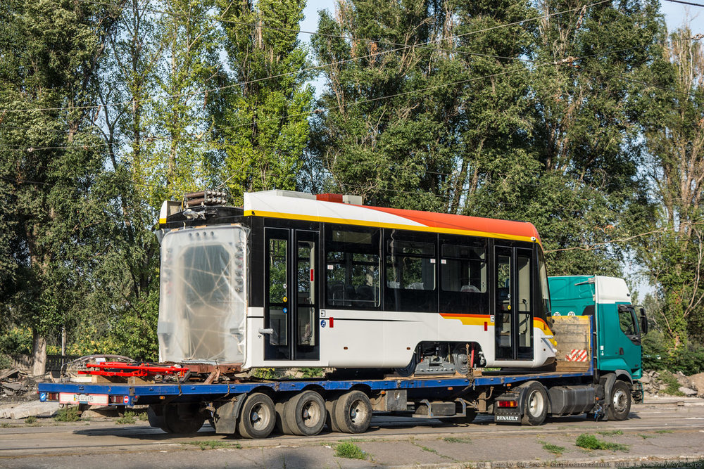 Vykládka vozu v Kamjanskem na čtyřech snímcích ze dne 12. 9. 2017. (foto: 4x Sergej Minajev)