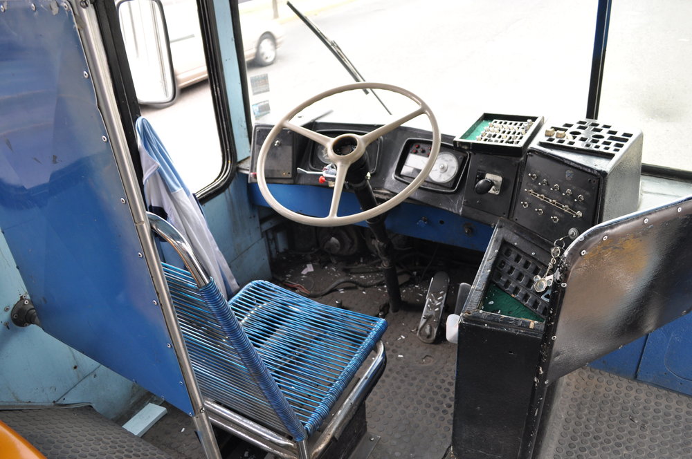 Místo řidiče v trolejbuse MASA/SOMEX v roce 2010. (foto: Jim Bainter)