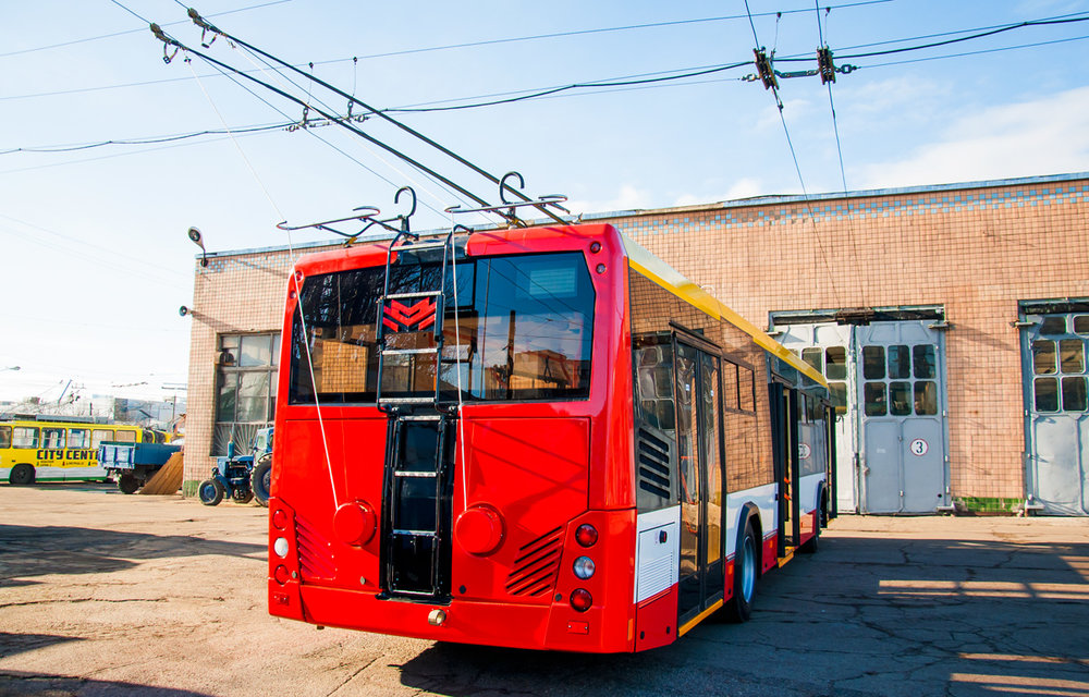 Pohled na vůz typu BKM-321 zezadu s typickým žebříkem pro vstup na střechu. (foto: 