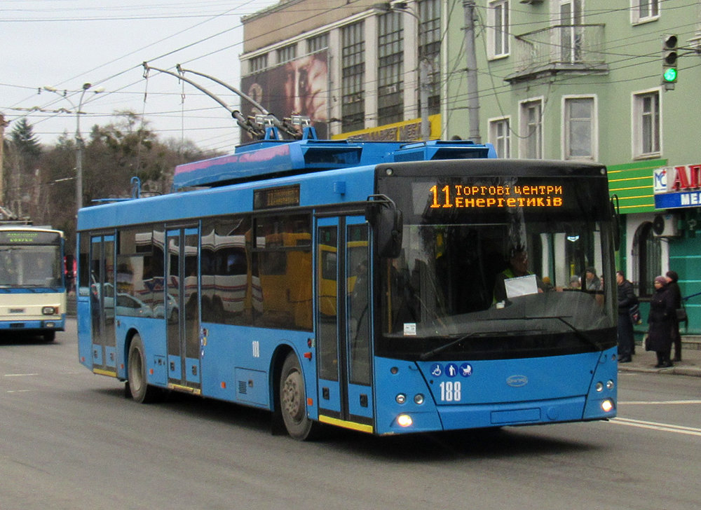 Na snímcích vidíme rovenský vůz Dnipro T203. (foto: 2x Paša Logvis')