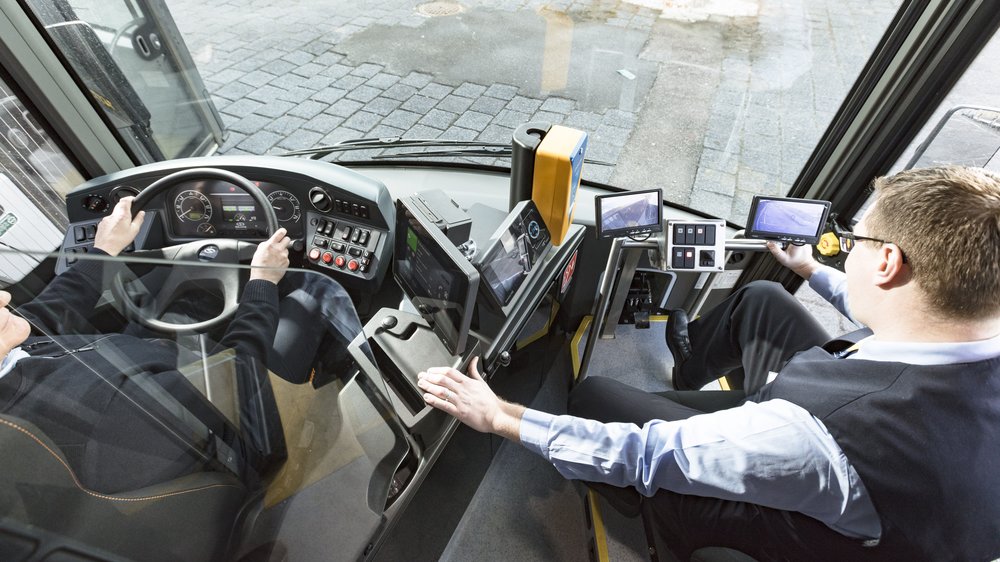 Pohled na stanoviště řidiče a instruktora. (foto: Solaris Bus & Coach)