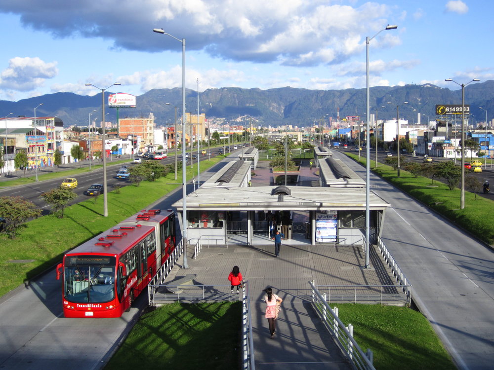 Na první pohled působí BRT systém v Bogotě dobře a klidně… (foto: Wikipedia)