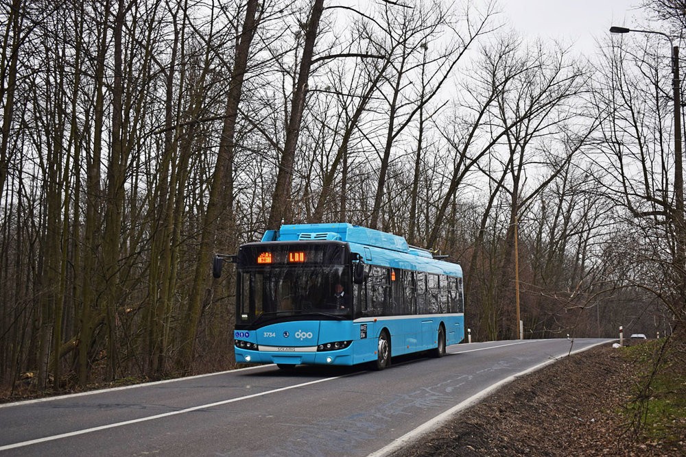 Parciálních trolejbusů má Ostrava prozatím 10. Využívá je na linkách 101 a 106. (foto: Petr Bystroň)