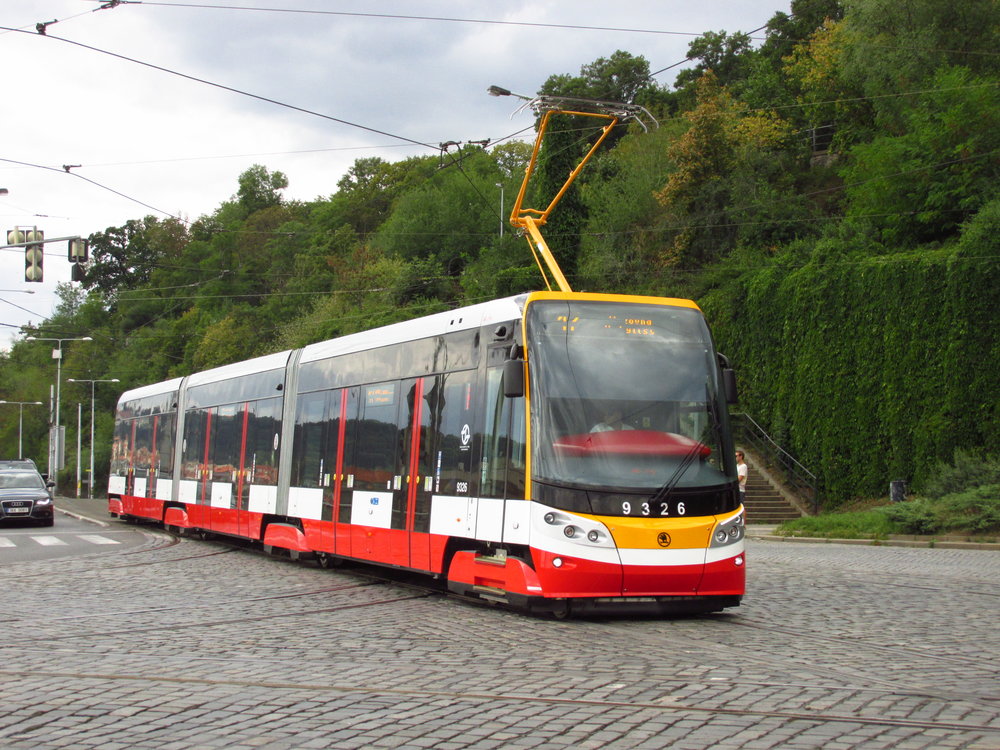 Dojde-li k realizaci tramvajové tratě do Libuše, vozidly 15T se zde Pražené v první etapě nesvezou. Navržena je totiž pouze úvraťová konečná, která bude vyžadovat nasazení obousměrných vozů. (foto: Ing. Filip Jiřík)