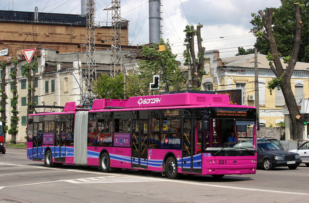 První slavnostní jízda se odehrála za přítomnosti početných hostů. (foto: Alexandr Kaliničenko) 