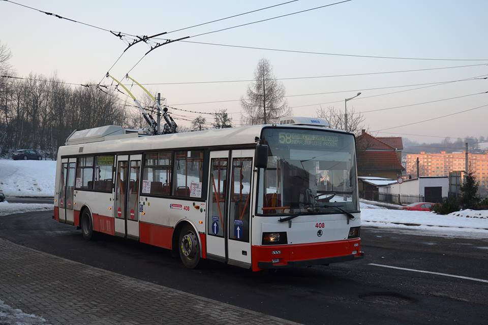 Trolejbus Škoda 21 Tr ev. č. 408 zachycený první den provozu (13. 2. 2017) na lince č. 58 v Ústí nad Labem. (foto: Martin Čepický)
