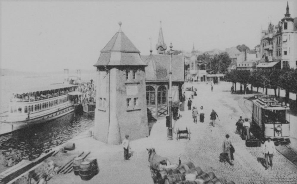 Tramvaj ve Wiesbadenu u břehu Rýna na historické pohlednici. (sbírka: Libor Hinčica)
