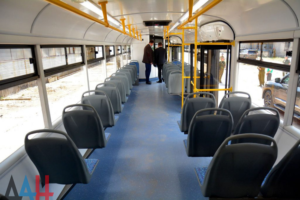 Pohled k přední části interiéru. (foto: 2x foto: Донецкое Агентство Новостей)