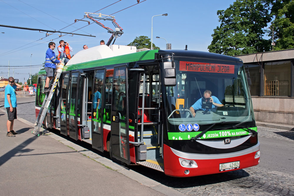 Elektrobus SOR EBN 11 na konečné Želivského v Praze. (foto: Ing. Petr Bechyně)