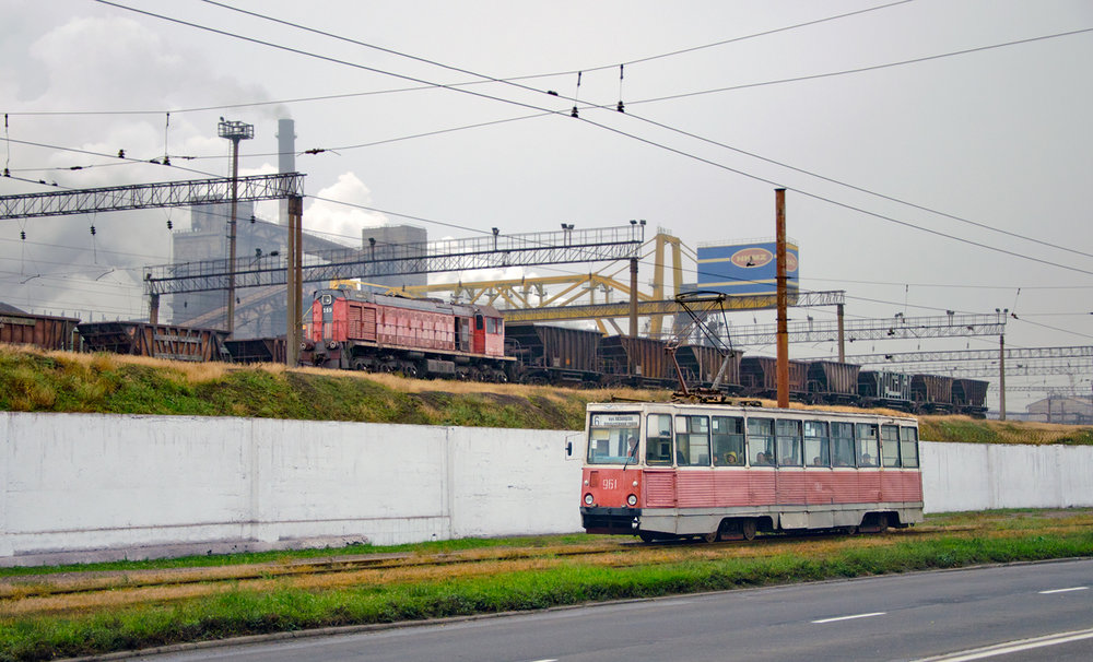 Tramvaje typu 71-605, tak typické pro postsovětské země, půjdou příští rok do šrotu. Pomůže k tomu šest desítek tramvají československé produkce, které se podařilo za zhruba poslední dva roky pořídit z Prahy, Košic a Rigy. (foto: 3x TRalex)