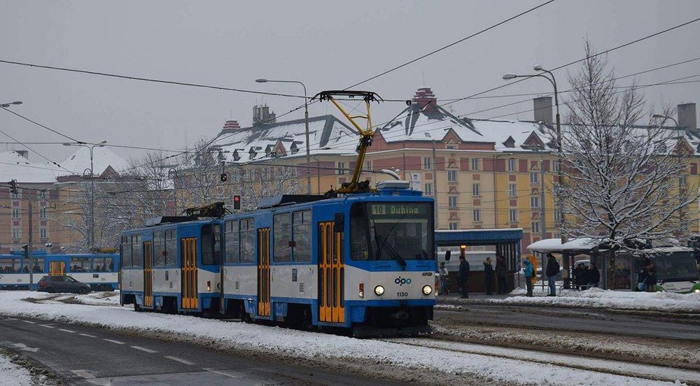 Poslední významnou novou tramvajovou tratí v Ostravě je ta směřující z Vítkovic na Dubinu podél ulice Místecké. I její podoba je sice jen stínem původně navrhované tramvajové rychlodráhy, přesto je její přínos nezpochybnitelný. (foto: Daniel Košťál)