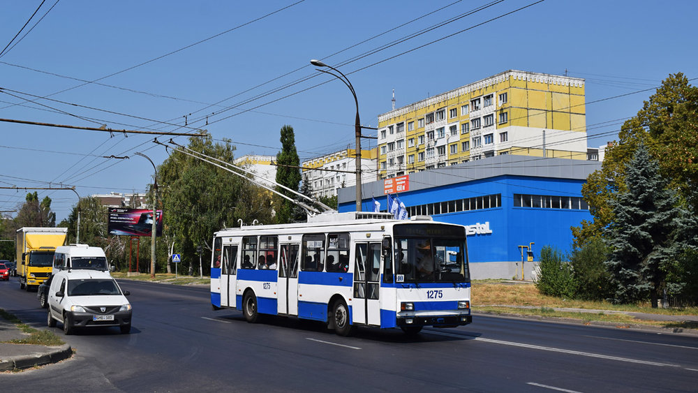 Momentálně (k počátku ledna 2019) jediný trolejbus 14 TrM, který nejezdí. Na snímku jej vidíme v létě roku 2018. (foto: Petr Bystroň)