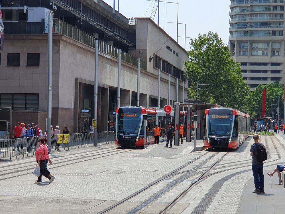 Tramvaje Alstom CItadis X05 v Sydney. (foto: Mark Skiner)