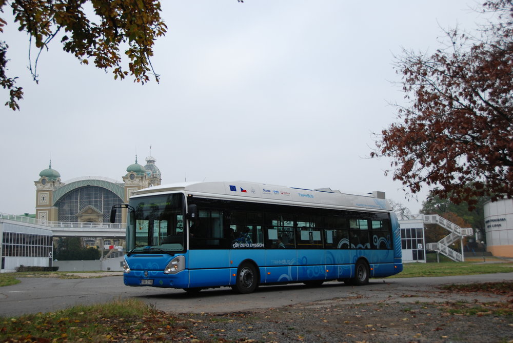 Svůj vodíkový autobus má i Česká republika. V roce 2009 byl dokončen vůz s obchodním názvem TriHyBus, který byl později nasazen do provozu v Neratovicích. (foto: Libor Hinčica)
