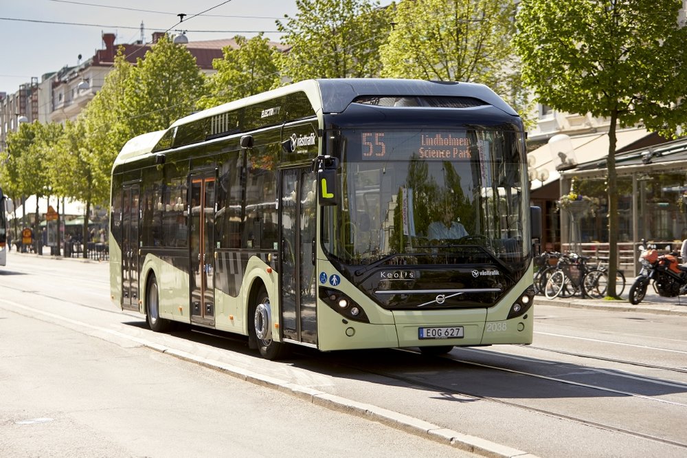 Volvo 7900 Electric Hybrid v ulicích švédského Göteborgu. (foto: Volvo)