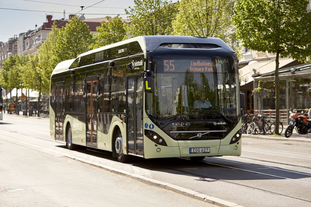 Volvo 7900 Electric Hybrid v ulicích švédského Göteborgu. (foto: Volvo)