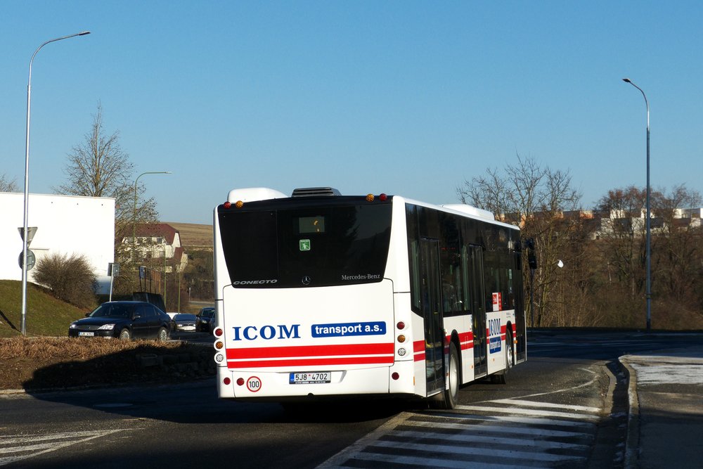 Pohled zezadu na nové Conecto ve službách třebíčské MHD. (foto: Marek Juránek)