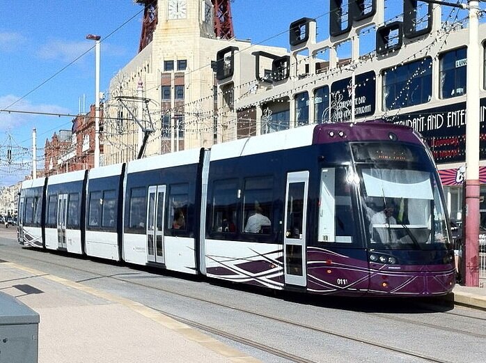 Tramvaj Bombardier Flexity 2 v Blackpoolu. (zdroj: Wikipedia.org)
