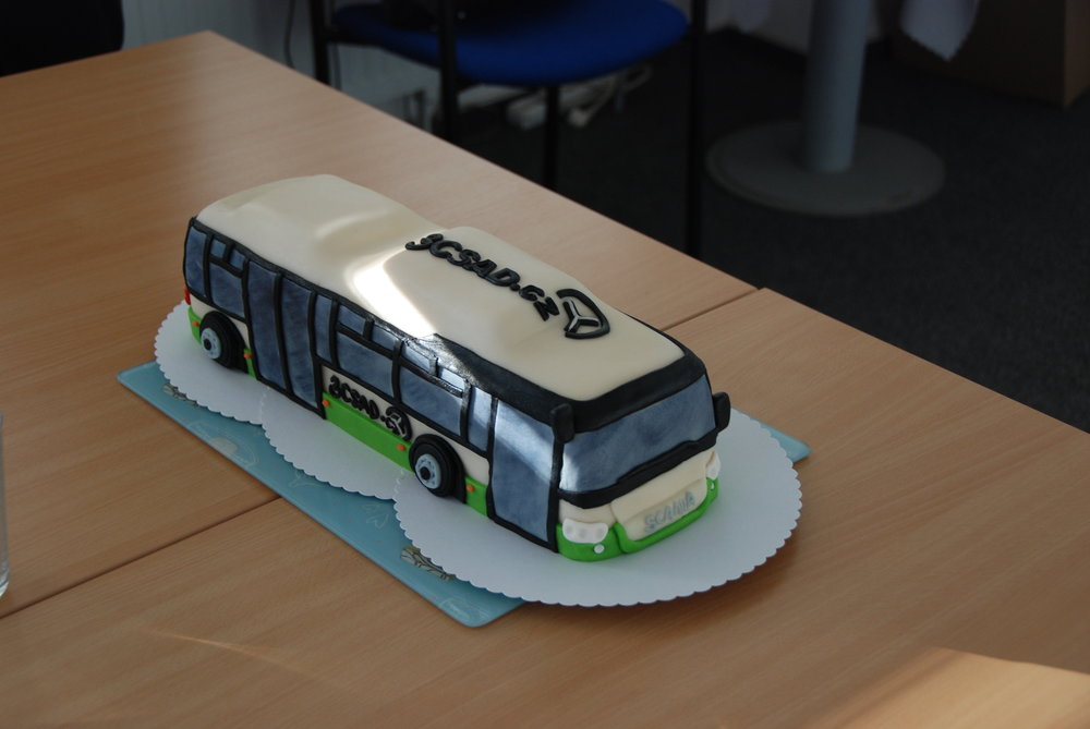 Scania Citywide LE je univerzální autobus. Dodávat lze v městském, linkovém, plynovém i hybridním provedení. Tento snímek ovšem představuje její méně obvyklou podobu - sladkou. (foto: Libor Hinčica)