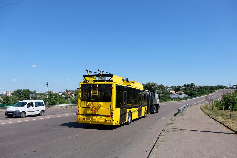 Poslední, čtvrtý vůz přicestoval do Sum 1. července, jak ukazuje tento snímek. (foto: Oleksandr Karpiščenko)