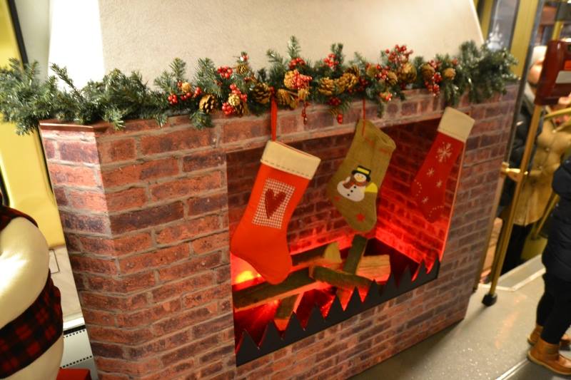 Rodinnú atmosféru tvorí dotvára aj krb... (foto: -Volod-)