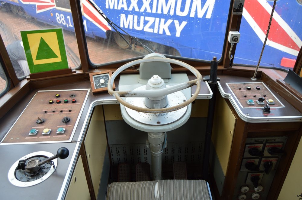 Stanoviště řidiče vozu T2-62. (foto: Zdeněk Mazánek)