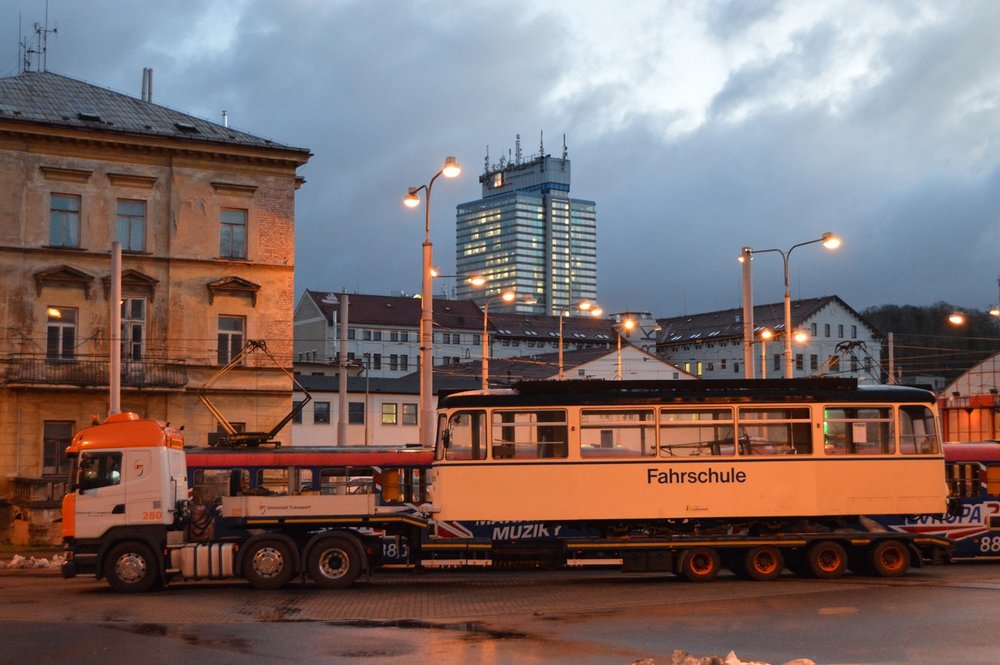 Přepravu vozidla z Německa zajistila společnost Universal Transport. (foto: Zdeněk Mazánek)