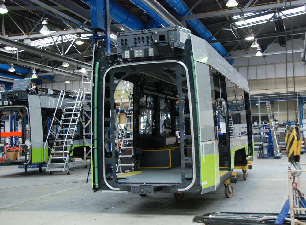 Výroba středních článků tramvají Solaris Tramino pro polský Olsztyn v červenci 2015. (foto: Libor Hinčica)