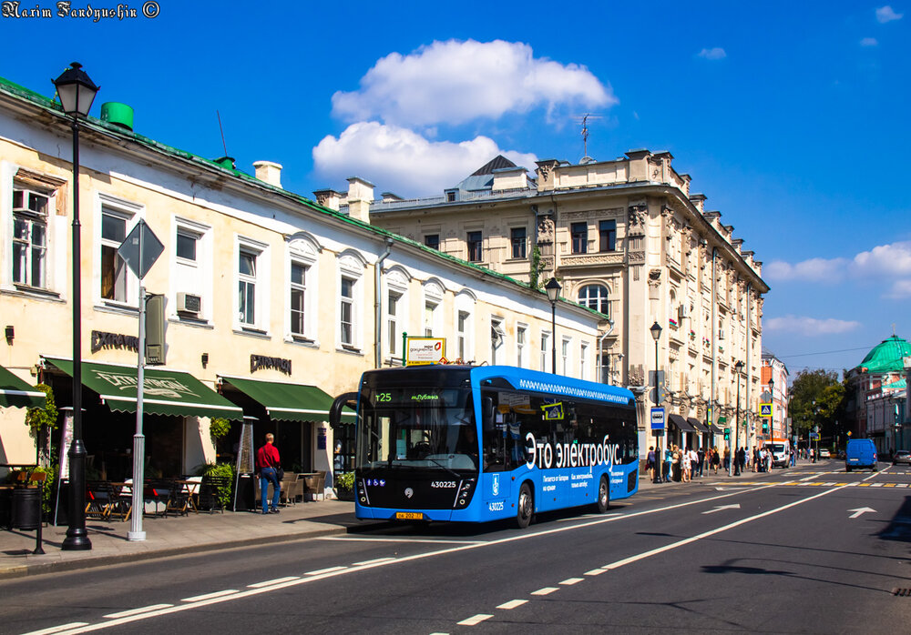 Elektrobus v centru dne 20. srpna 2019. (foto: M. V. Fandjušin)