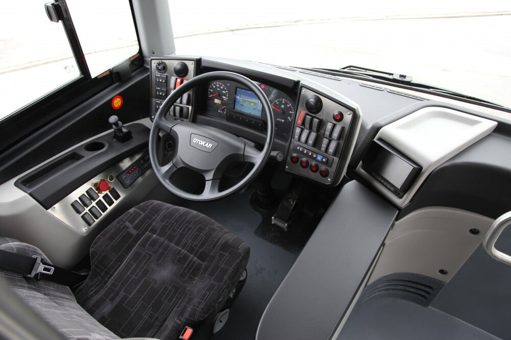 Stanoviště řidiče na propagačním snímku výrobce. (foto: Otokar)