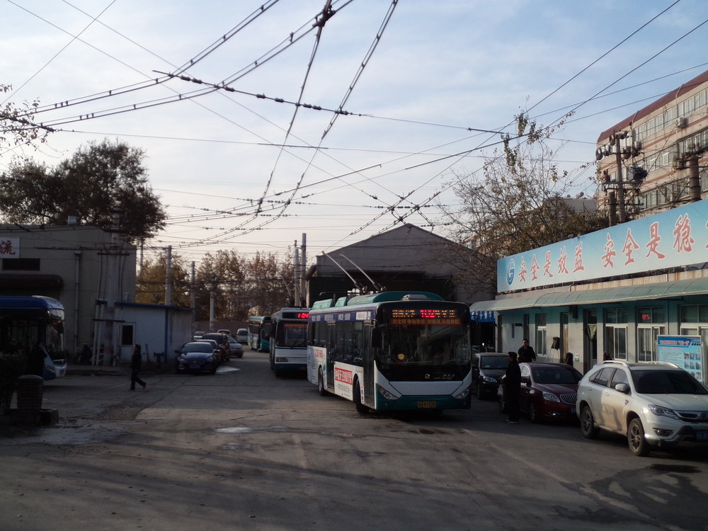 Pohled na výjezd z vozovny. 