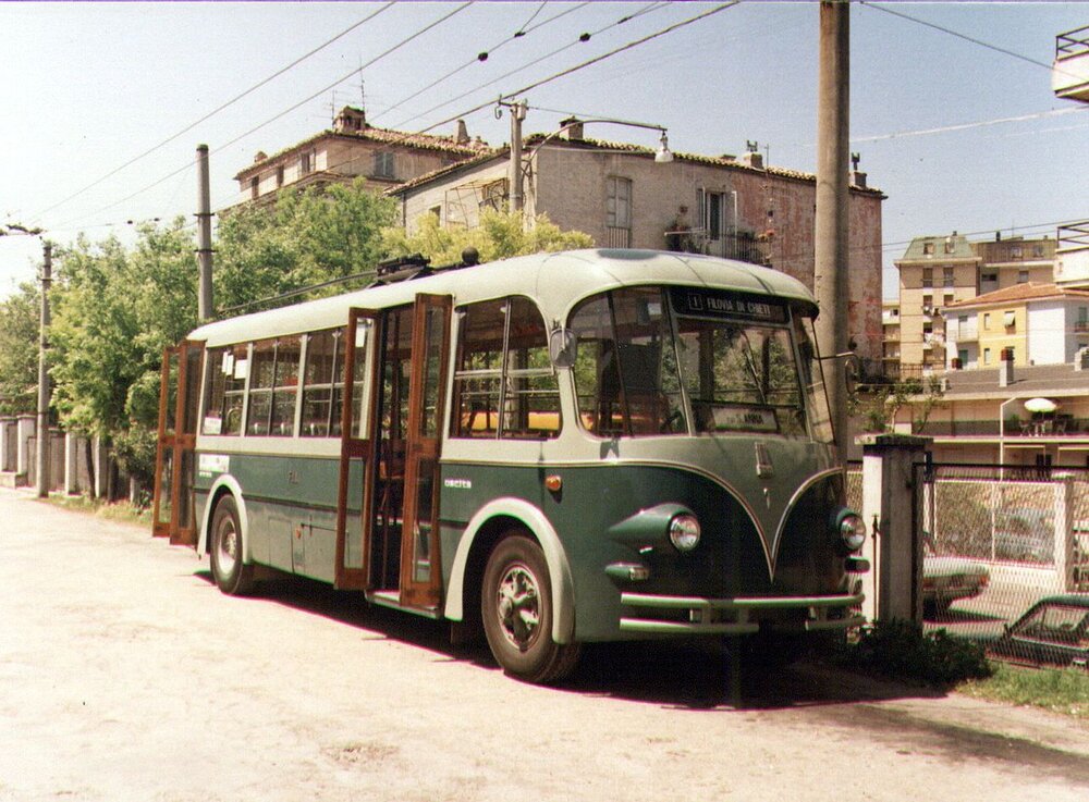 Na snímku z konce 70. let 20. století vidíme stařičký trolejbus Fiat 668F/113 ev. č. 1. (zdroj: Wikipedia)