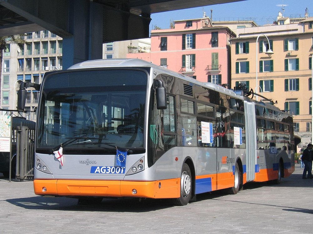 Mnohá italská města ráda trolejbusy nakupují a také jim i čas od času postaví nějakou novou trať. Nasazovat trolejbusy do provozu a zužitkovat je naplno se jim už ale zpravidla nechce. (zdroj: Van Hool)