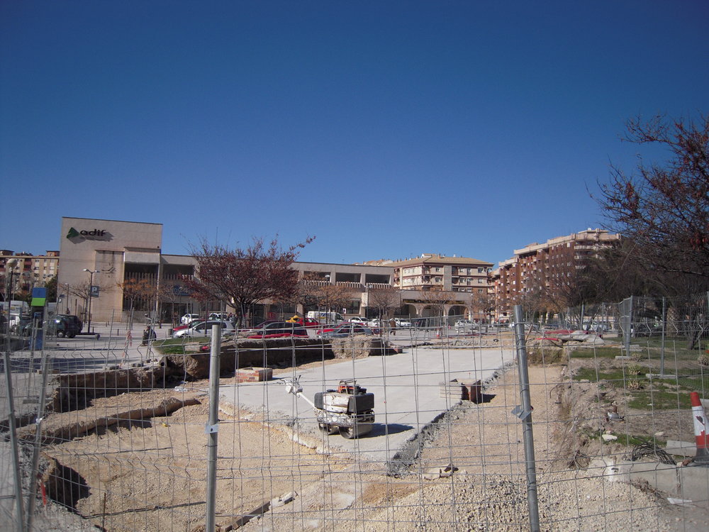 Stavba tramvajové trati v Jaénu na snímku ze dne 1. února 2010 pořízeném u tamní hlavové železniční stanice. 