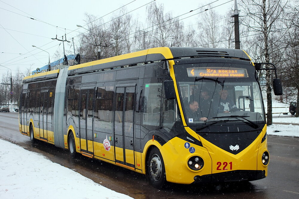 Snímek ze 7. ledna 2019. Vitebsk je prvním městem, které kloubový parciální trolejbus v zemi získalo. O tomto unikátu reportovala poctivě všechna místní média.