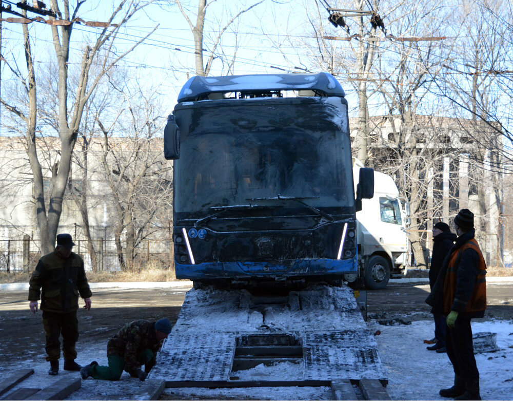 Jeden ze dvou elektrobusů LiAZ-6274, které do Vladivostoku připutovaly. Snímek je z 18. 12. 2019.