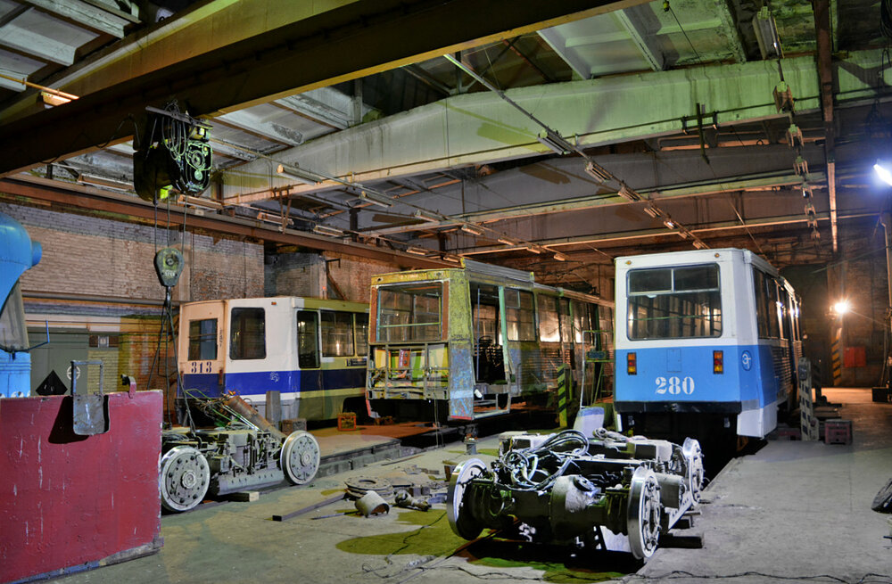 Místní pracovníci se snaží udržovat v provozu i velmi staré “kousky”, jak dokazuje tento snímek. Poslední obnova vozového parku proběhla v roce 1999.