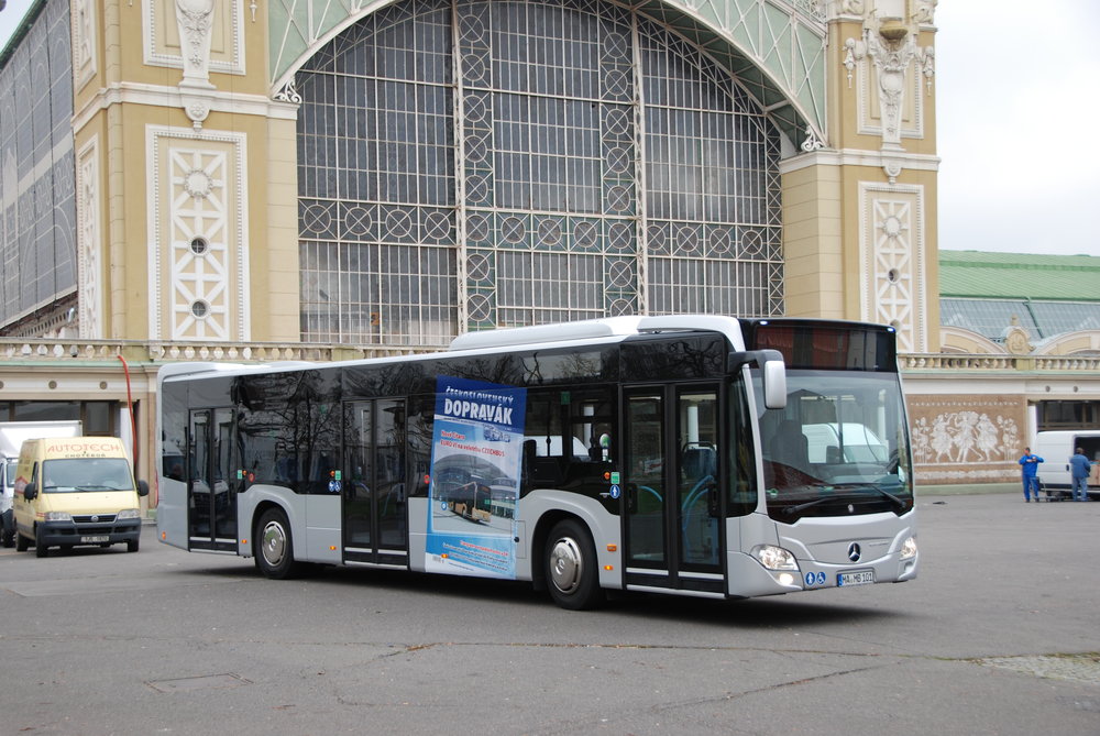 Československý Dopravák se veletrhu účastní pokaždé od roku 2011 také s vlastním stánkem. V roce 2013 byla zahájena spolupráce se společností EvoBus a vznikl první společný stánek. Na něm se prezentovalo Nové Citaro. Také letos bude časopis vystavovat na společném stánku PK 5 v Pravém křídle Průmyslového paláce. Těšit se můžete například na Nové Conecto G. (foto: Libor Hinčica) 