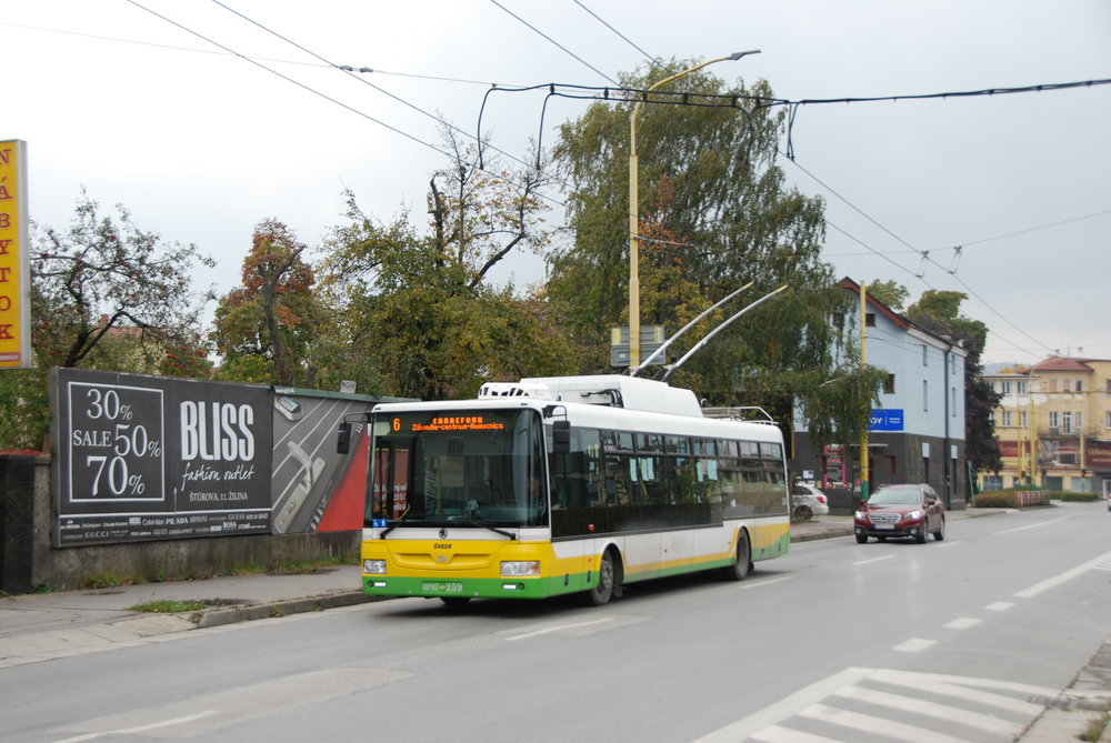 Žilina naposledy odebrala od Škodovky vozy Škoda 30 Tr a 31 Tr s karoserií výrobce SOR Libchavy. Nyní by však měla poprvé odebrat vozy s karoserií polského Solarisu. Od zahájení spolupráce mezi Škodou Electric a SORem je to poprvé, co na Slovensko míří trolejbusy s jinou mechanickou částí než od libchavské společnosti. (foto: Libor Hinčica)